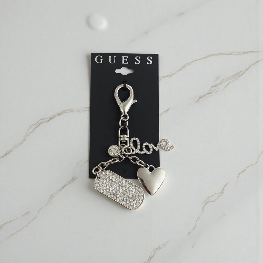 GUESS White Wallet with Silver Chain & Bag Charm NWT - Picture 7 of 7